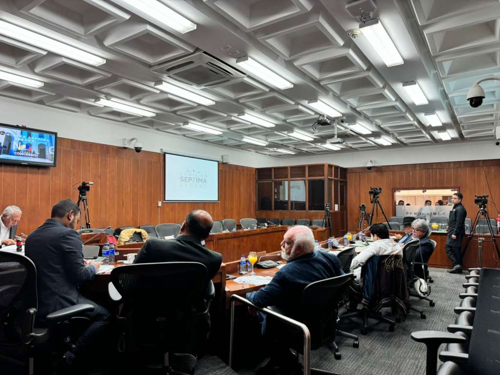 La Comisión Séptima discute cuándo se votará reforma a la salud.