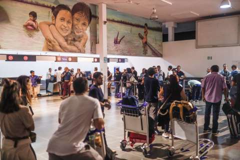 Aeropuerto de Lima reanuda sus operaciones tras accidente aéreo
