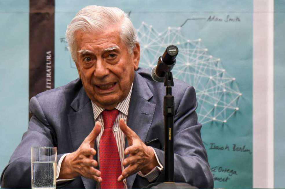 AFP - Mario Vargas Llosa en la Feria del Libro de Bogotá