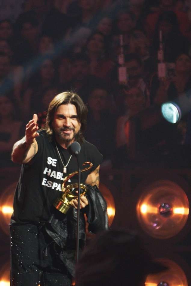 Juanes recibió premio Lo Nuestro a la Trayectoria. Sus palabras emocionaron al público.