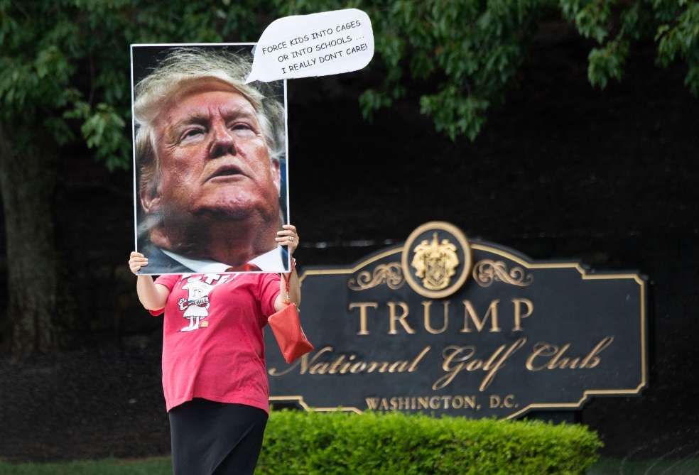 Protestas contra el presidente de EE. UU., Donald Trump, por su insistencia en reabrir las escuelas en plena pandemia.