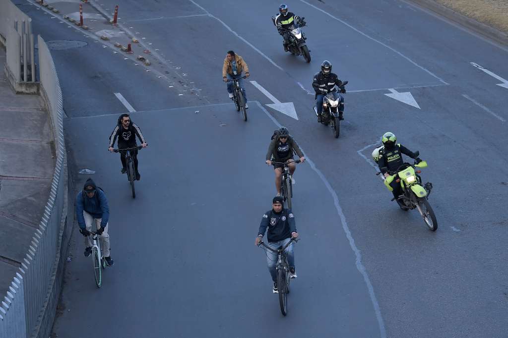 Diferentes aspectos de este día en Bogotá, en el que los habitantes se movilizaron en otros medios de transporte como: Transmilenio, taxis o bicicletas.