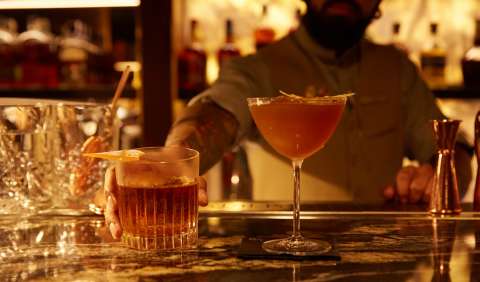 ¿Te gustan los cocteles? Un lugar con aire clandestino se impone en Bogotá