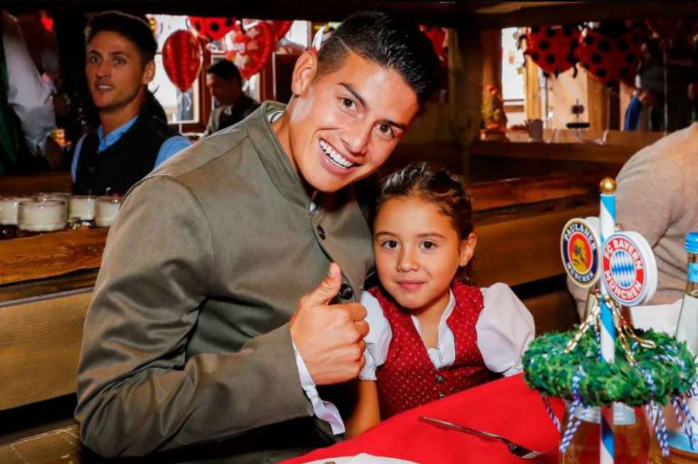 James Rodríguez y su hija Salomé. / Tomada de fcbayern.com