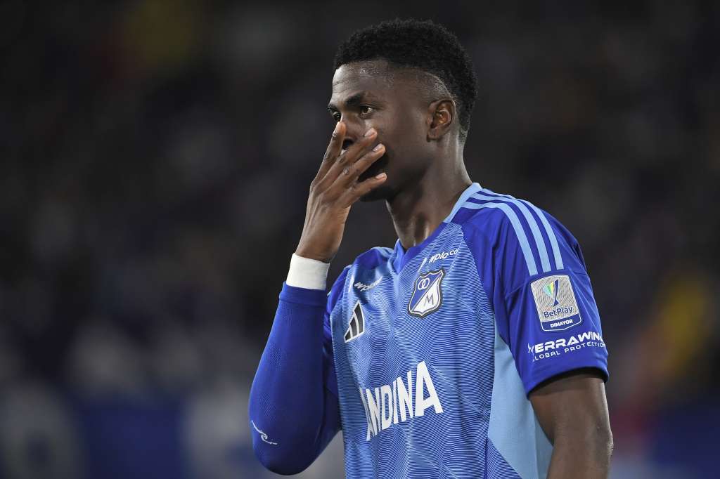 Jugador de Millonarios durante el compromiso ante Atlético Nacional en el Estadio El Campin de Bogotá