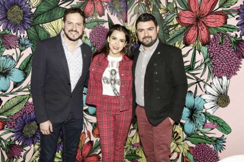 Yuya llega a Colombia con su línea de maquillaje