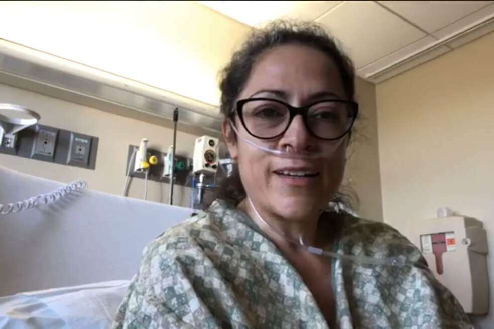 Lola Gómez, fotoreportera del periódico Austin American-Statesman, contagiada con Covid-19. / Imagen del video en Facebook