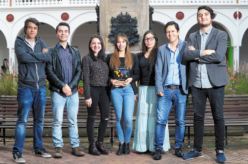 Álvaro Avendaño, Juan Gómez, Nicole Acuña, Carol Sánchez, Fernanda Barbosa, Óscar Parra y Alejandro Ballesteros forman parte de Rutas del Conflicto. / Cristian Garavito - El Espectador