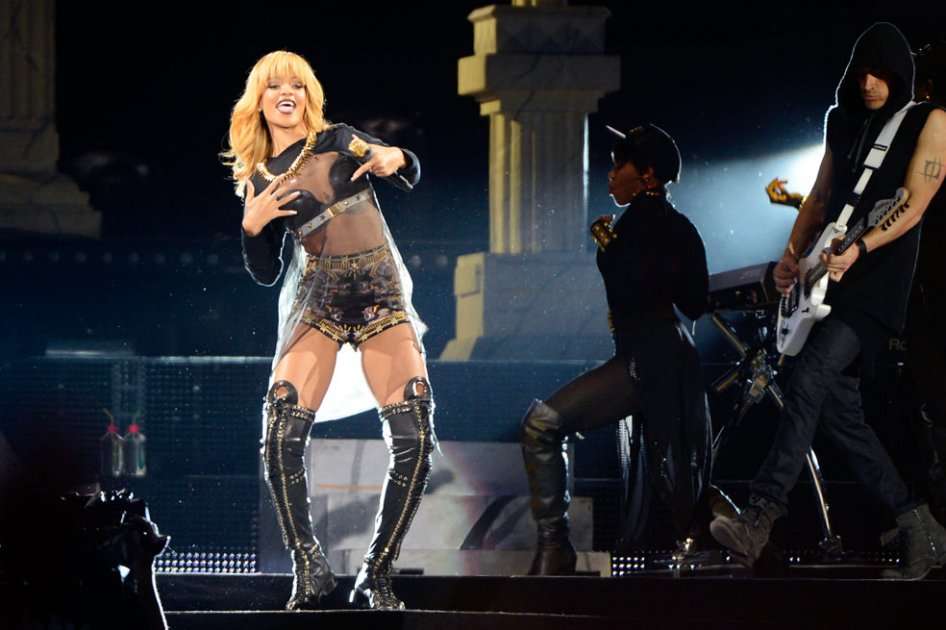 Rihanna en un concierto de "Diamonds World Tour".