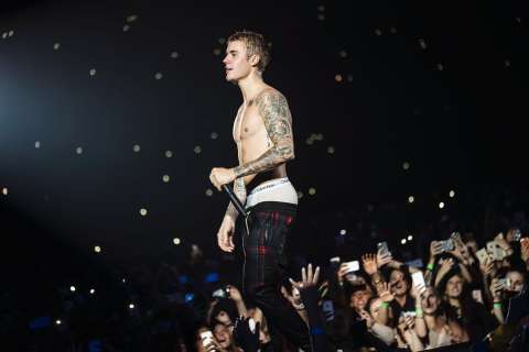 Justin Bieber ya llegó a Bogotá y Twitter lo delató