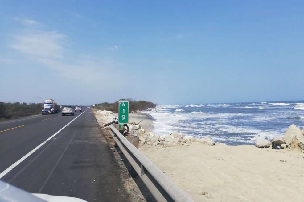 Las obras pretenden evitar que la erosión costera afecte la comunicación de la región Caribe con el resto del país. / Cortesía - Invías