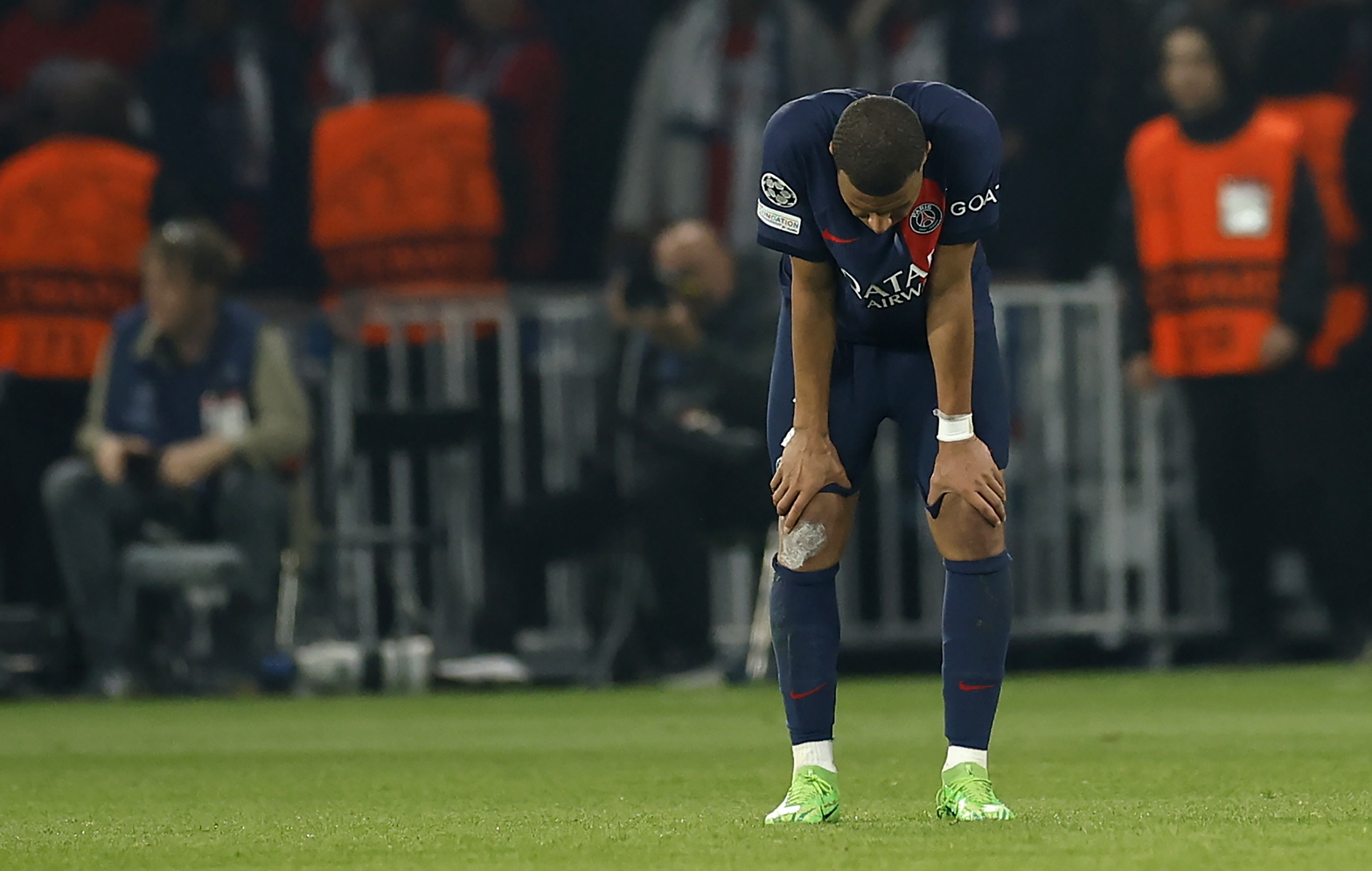 Paris (France), 07/05/2024.- Kylian Mbappe of PSG reacts at the final whistle of the UEFA Champions League semi-finals, 2nd leg soccer match of Paris Saint-Germain against Borussia Dortmund, in Paris, France, 07 May 2024. PSG lost the match 0-1 and the tie 0-2 on aggregate with Borussia Dortmund advancing to the final. (Liga de Campeones, Francia, Rusia) EFE/EPA/YOAN VALAT