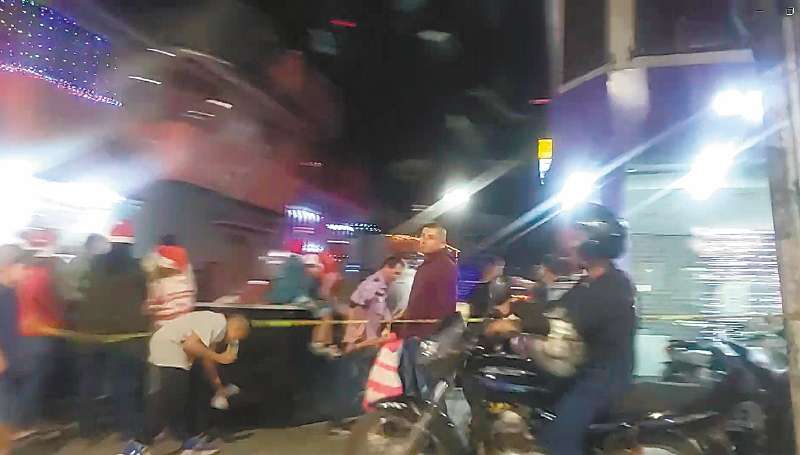 El 21 de diciembre de 2022, con una fiesta multitudinaria en el barrio El Japón de Dosquebradas, un concejal repartió regalos a los niños. Se presume que Diego Pereira estuvo allí con su familia. / Cortesía