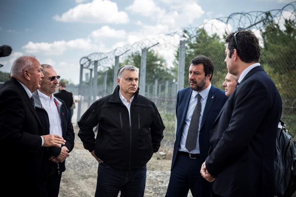 Hace unos meses el exministro del Interior italiano, Matteo Salvini, se reunión con Viktor Orban, mandatario húngaro, en el muro que evita el ingreso a Europa de Migrantes provenientes del este.EFEPara Michael Rubin, investigador del American Enterprise Institute, un centro de investigación con sede en Washington, no hay que confundir los actuales muros fronterizos, construidos para controlar la entrada de personas, y el muro de Berlín, que impedía a las personas salir. "Los muros funcionan si su objetivo es proteger la seguridad nacional y frenar la inmigración ilegal", estima, y cita como ejemplo "exitoso" la barrera entre Israel y Cisjordania.