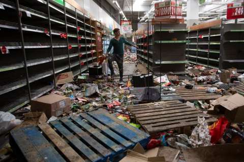 La polémica ley contra saqueos y barricadas que debate el Congreso chileno