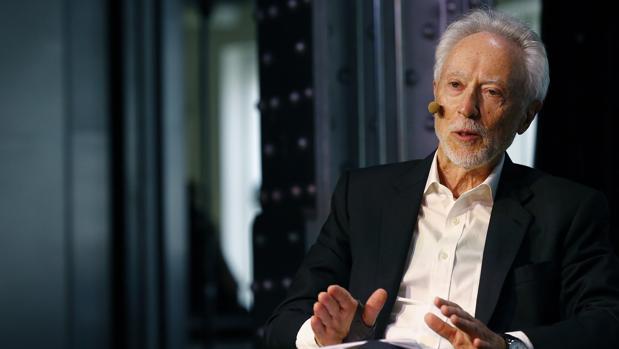 El escritor J.M. Coetzee, durante la presentación en Madrid de su más reciente libro, Siete cuentos morales. / Efe