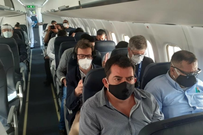 Epidemiólogos respaldan eliminar pruebas PCR para viajeros, a pesar de las críticas de Claudia López