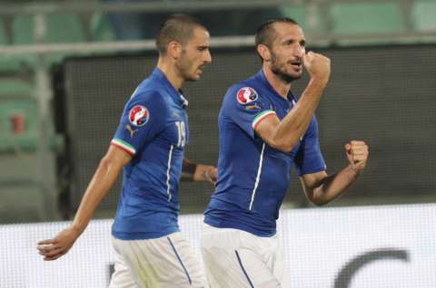 Italia volvió a ganar y se consolida rumbo a la Euro 2016