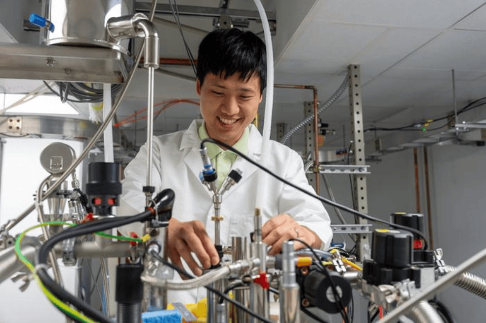 Dasom Kim, estudiante de doctorado de Rice y autor principal del estudio, en el laboratorio.