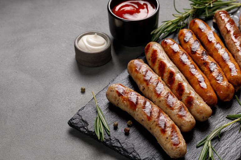 Receta tradicional para hacer chorizos caseros ahumados