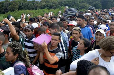Cascos blancos argentinos llegan a Colombia para atender a migrantes venezolanos