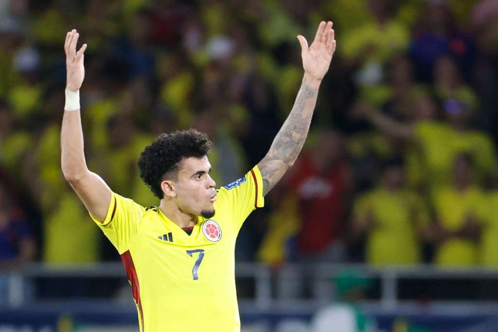 AMDEP3256. BARRANQUILLA (COLOMBIA), 16/11/2023.- Luis Díaz de Colombia celebra su segundo gol hoy, en un partido de las Eliminatorias Sudamericanas para la Copa Mundial de Fútbol 2026 entre Colombia y Brasil en el estadio Metropolitano en Barranquilla (Colombia). EFE/ Mauricio Dueñas Castañeda
