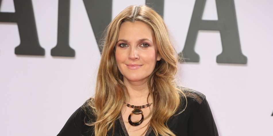 Drew Barrymore regresa convertida en zombie
