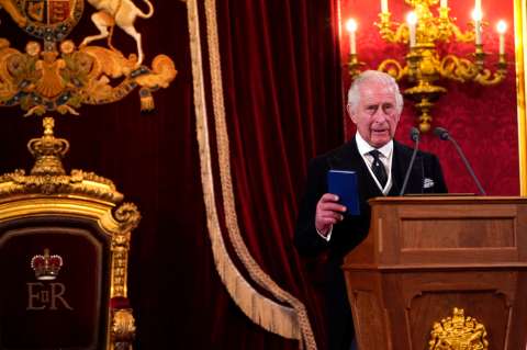 Carlos III es proclamado oficialmente Rey de Inglaterra