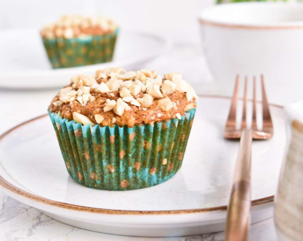 Los muffins están disponibles tanto en variedades saladas, con maíz y queso, como en variedades dulces que contienen arándanos, chocolate, limón o banano.