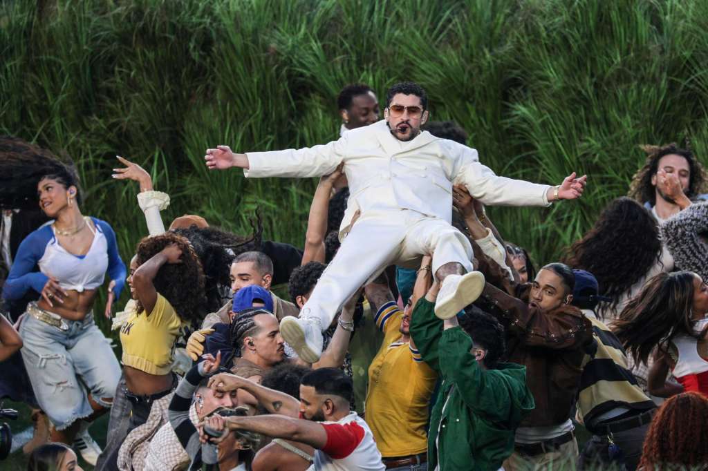 SANTA CLARA (United States), 09/02/2026.- Puerto Rican musician Bad Bunny performs during the Apple Music Super Bowl LX Halftime Show at Levi’s Stadium in Santa Clara, California, 08 February 2026. The New England Patriots are facing the Seattle Seahawks in Super Bowl LX. EFE/EPA/CHRIS TORRES