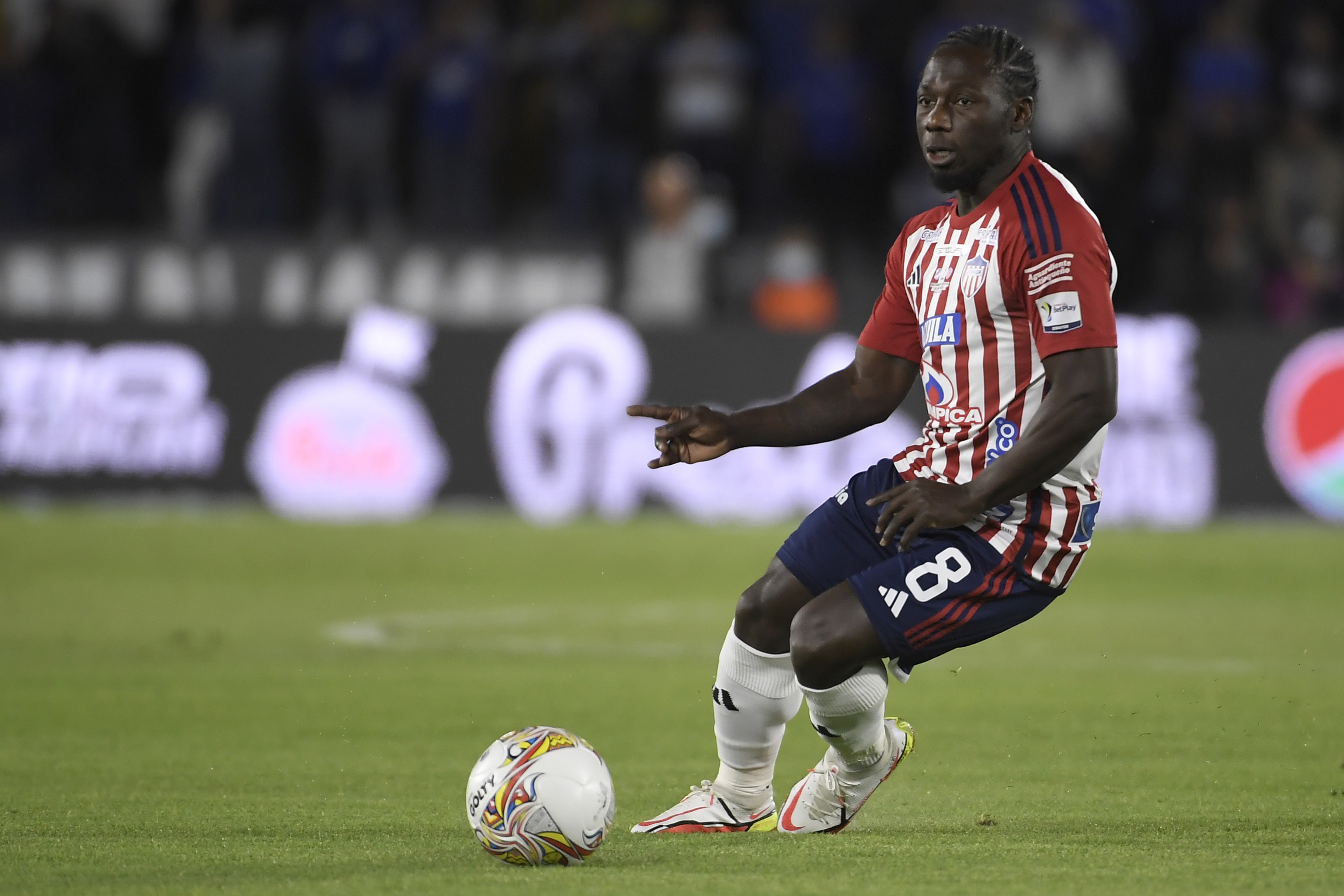 Futbolista colombiano, volante de Júnior, en el partido de vuelta ante Millonarios por la final de la Superliga Betplay 2024.