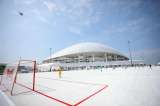Construyen campo de fútbol de plástico con la basura del Mundial de Rusia