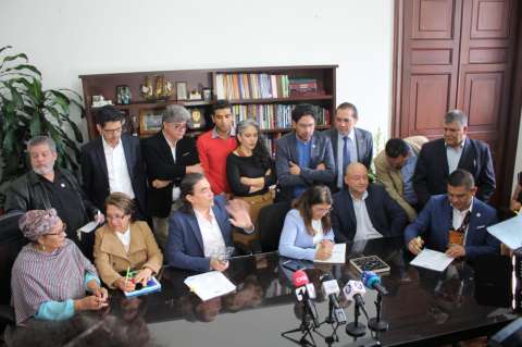 Bancada alternativa radica proyecto para prohibir el glifosato