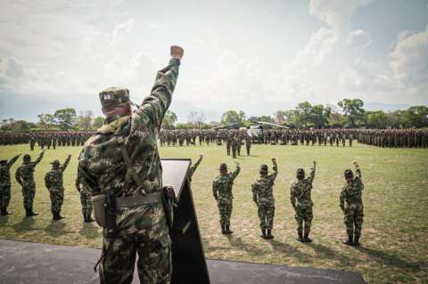 Ejército incluye a periodistas y organizaciones en lista llamada "Oposición" y luego se disculpa