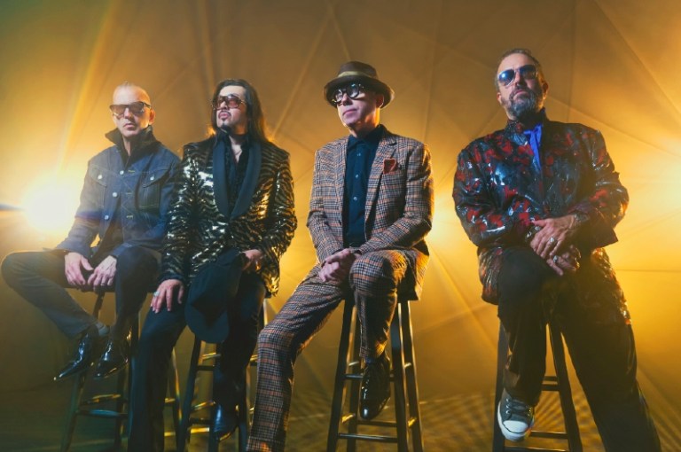 Raúl Malo y The Mavericks le hacen un homenaje a la cultura latina “En español”