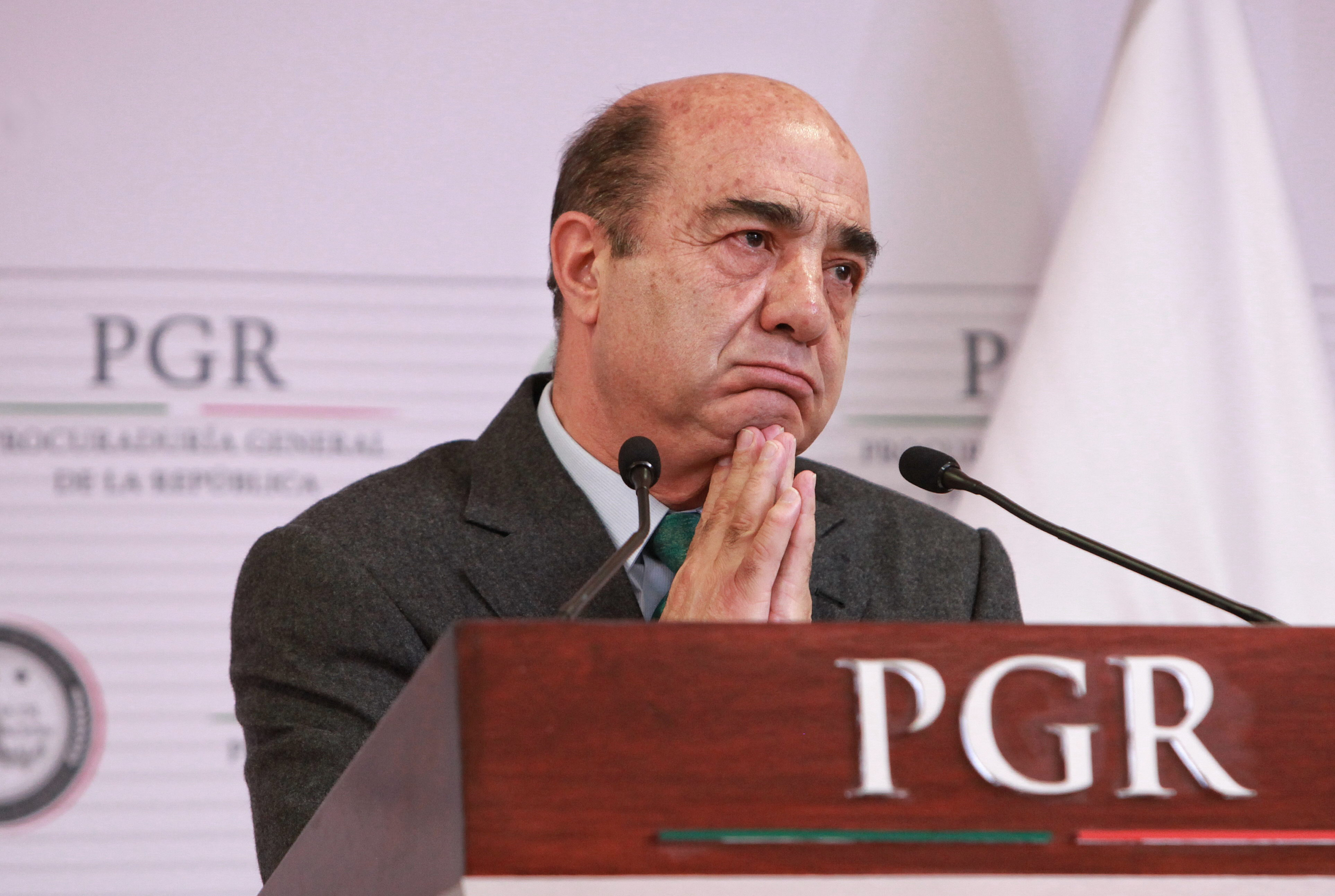 MEX1817. CIUDAD DE MÉXICO (MÉXICO), 19/08/2022.- Fotografía de archivo fechada el 27 de enero de 2015, del ex procurador general de la República, Jesús Murillo Karam, durante una rueda de prensa en Ciudad de México (México). La Fiscalía General de la República (FGR) informó este viernes de la detención del extitular de la extinta Procuraduría General de la República (PGR) Jesús Murillo Karam, vinculado en el caso de la desaparición de los 43 estudiantes mexicanos de Ayotzinapa. EFE/Sáshenka Gutiérrez/ARCHIVO