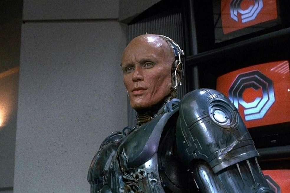 El veterano actor Peter Weller le dio vida al famoso agente del orden, Robocop, en dos de las anteriores entregas en 1987 y 1990. / Cortesía