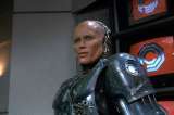 El director Neill Blomkamp quiere que Peter Weller vuelva a ser Robocop