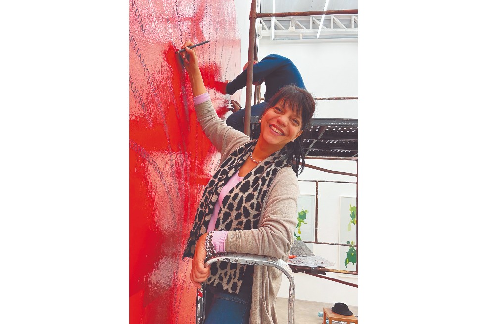 María Iovino también fue curadora de la exhibición en homenaje a Carlos Rojas realizada en el Museo de Arte Moderno de Bogotá.