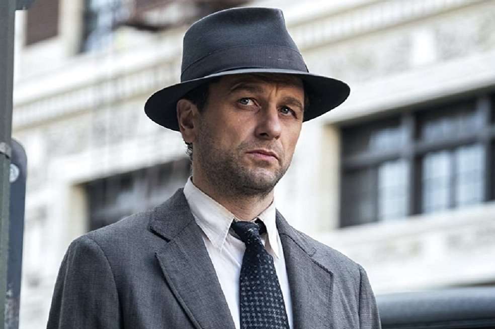 El actor Matthew Rhys en el papel de Perry Mason.