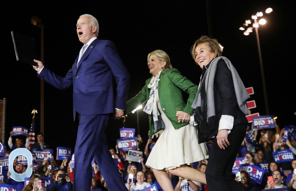 LOS ANGELES, CALIFORNIA - MARCH 03: Democratic presidential candidate former Vice President Joe Biden (L) arrives with wife Jill (C) and sister Valerie (R) at a Super Tuesday campaign event at Baldwin Hills Recreation Center on March 3, 2020 in Los Angeles, California. Biden is hoping his make-or-break victory in the South Carolina primary has influenced Super Tuesday voters to lean toward him. Mario Tama/Getty Images/AFP