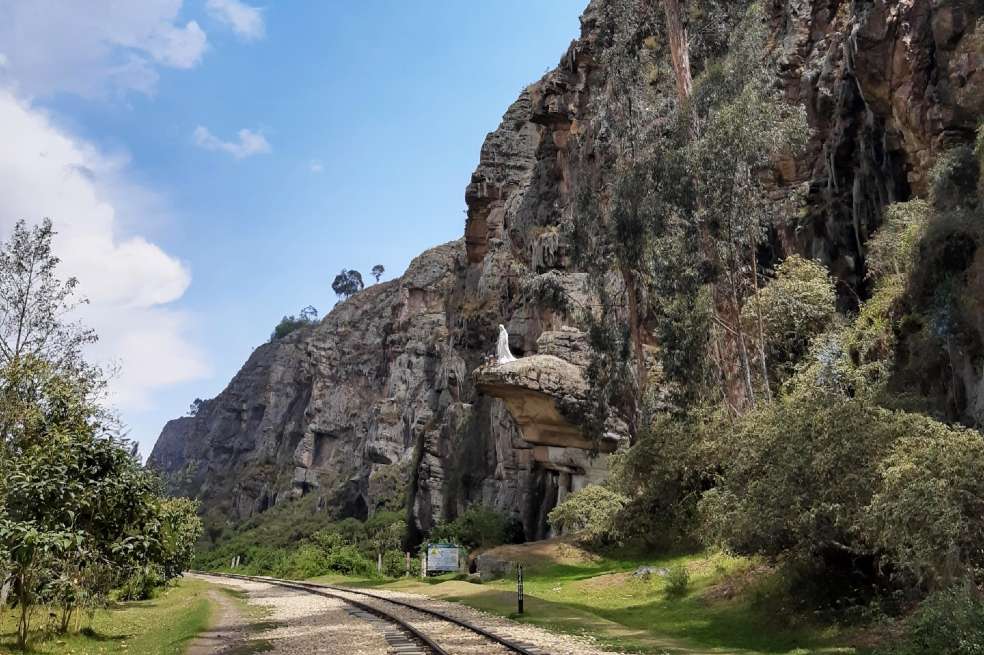 Las rocas de Suesca tienen unos dos kilómetros de largo, y la altura oscila entre los 20 y los 130 metros.