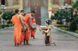 Los monjes de Tailandia, cada vez más obesos por culpa de las ofrendas