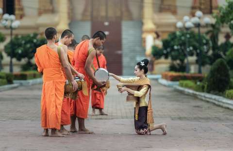 Los monjes de Tailandia, cada vez más obesos por culpa de las ofrendas