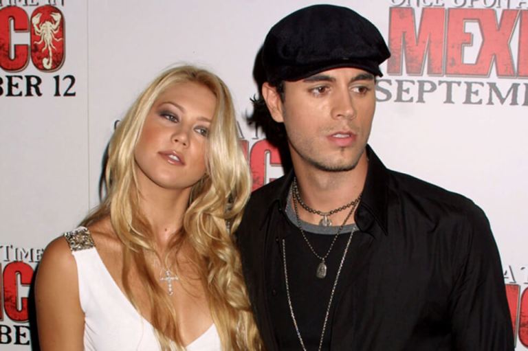Anna Kournikova y Enrique Iglesias presentan a su tercera hija