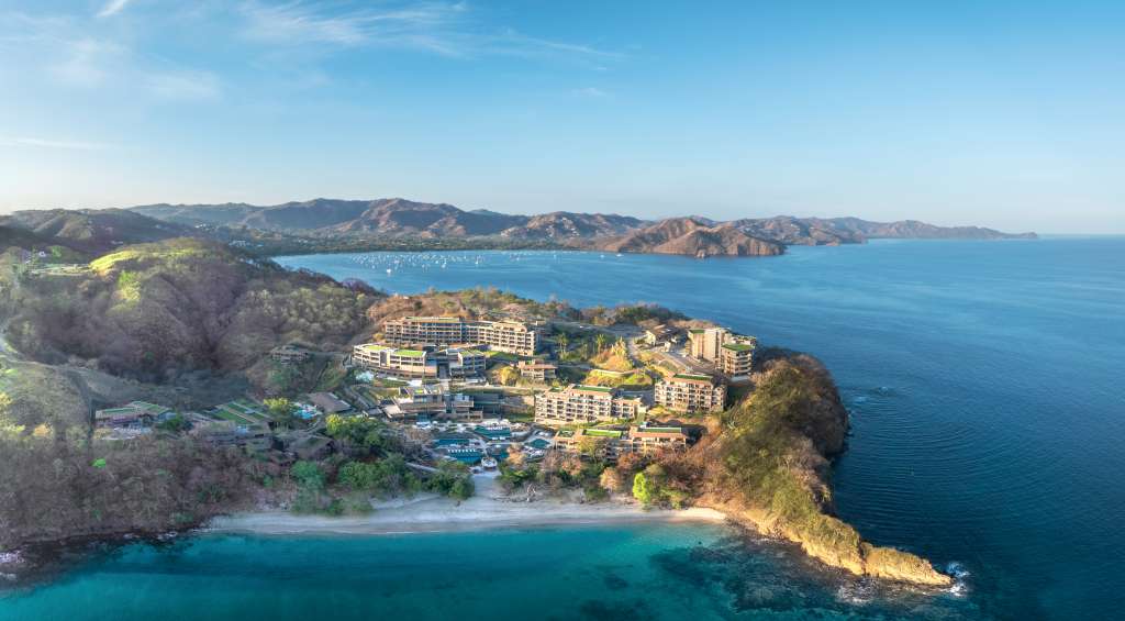 Waldorf Astoria Costa Rica Punta Cacique hace su lujoso debut frente al mar.