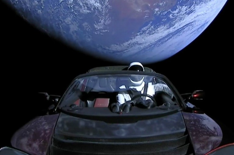 El Tesla de Starman ya tiene matrícula interplanetaria