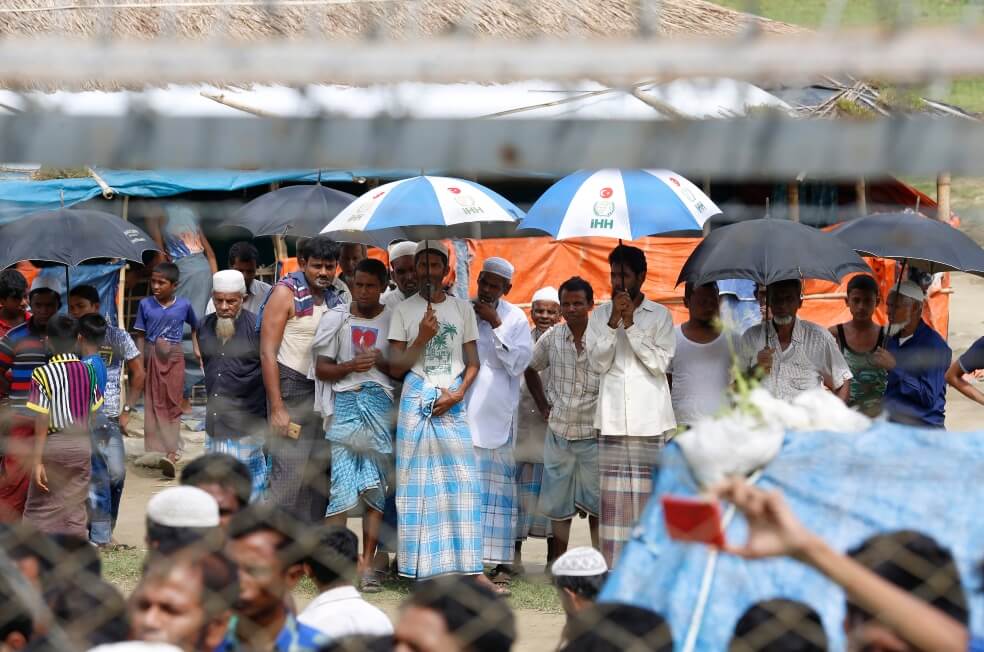 Refugiados rohinyas en un campamento de refugiados en Bangladesh, a donde ya llegó el coronavirus. Alerta. / EFE