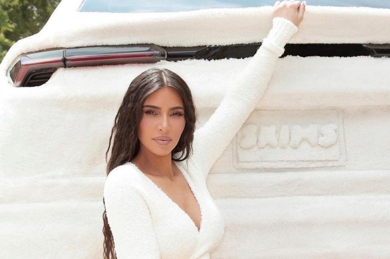 ¿Kim pasea en su Lamborghini de peluche?