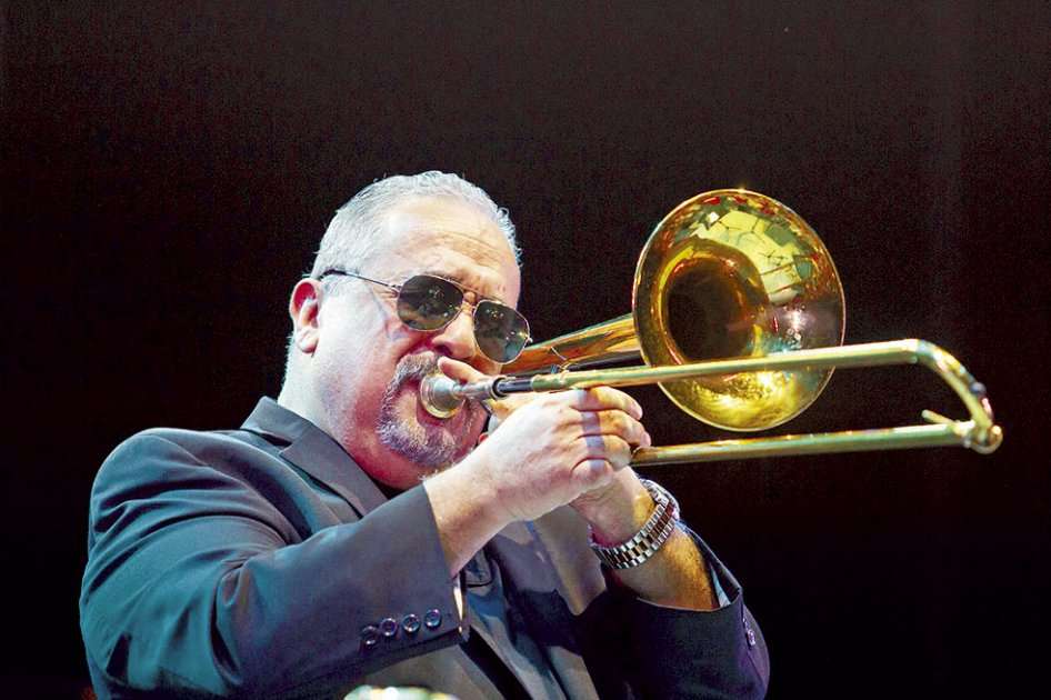 Willie Colón, quien ha sido esencial en la carrera musical de leyendas como Héctor Lavoe y Rubén Blades. / AFP